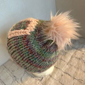 HAND-KNIT BEANIE MULTI COLORED CHUNKY YARN WITH P&P LOGO FRONT PINK POM HAT